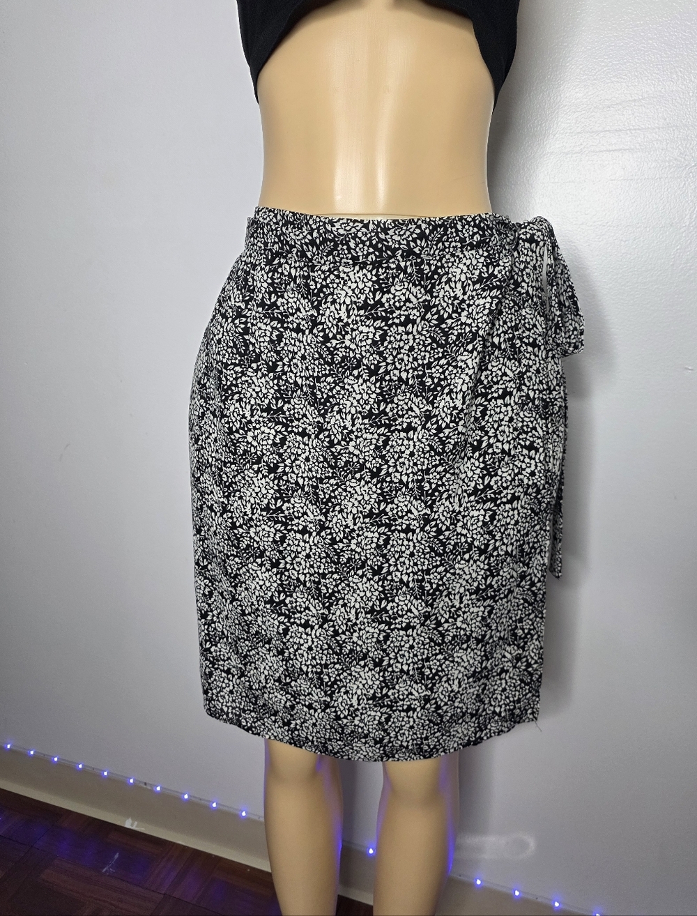 Adrian Jordan Black and White Floral Wrap Skirt Size US/18